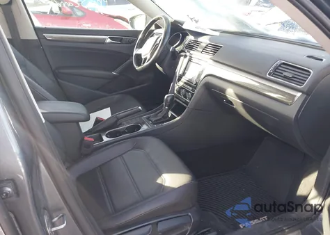 2018 Volkswagen Passat 2.0T Se из США, поврежденный, VIN 1VWBA7A37JC042993